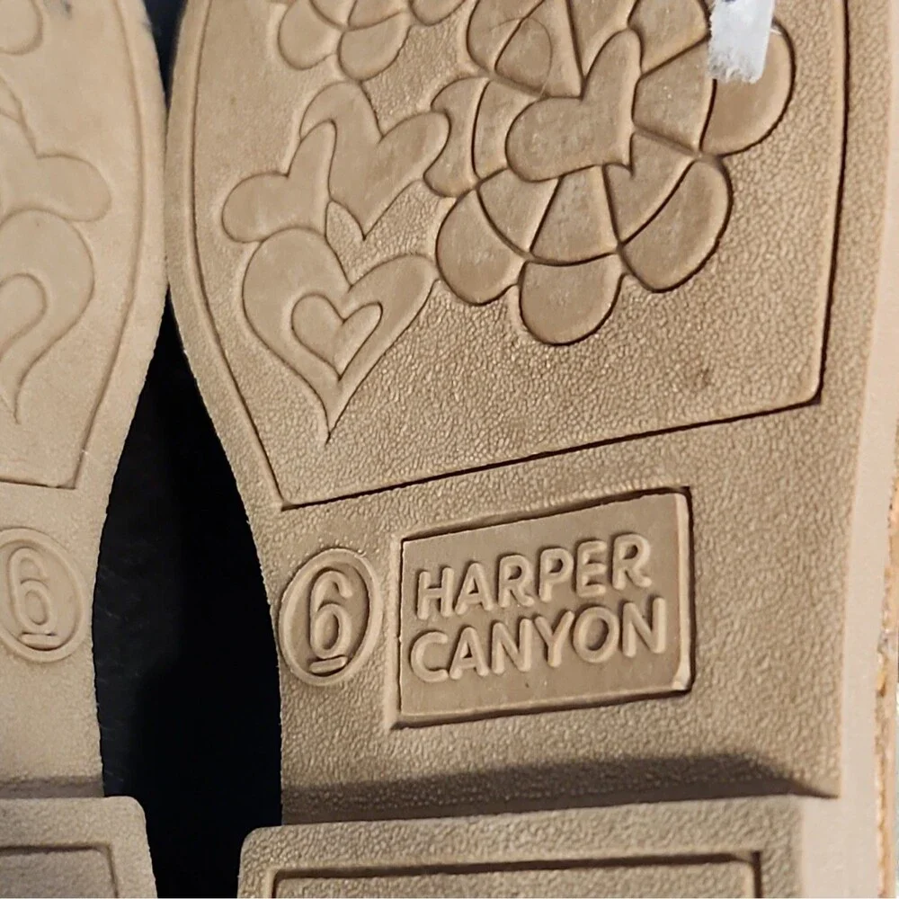 Harper Canyon Girls Sz 6 Sandals Pineapple Sponge Bob